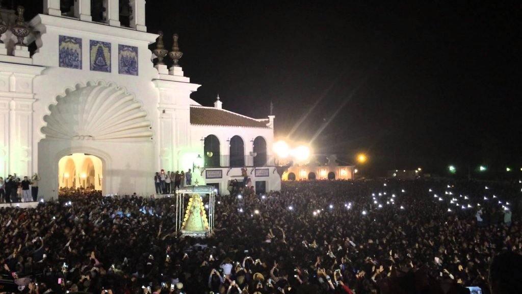 Las mejores fiestas en España: San Fermín, Las Fallas, Feria de Abril y Carnavales de Tenerife 4 Romería de la Virgen del Rocío en Huelva