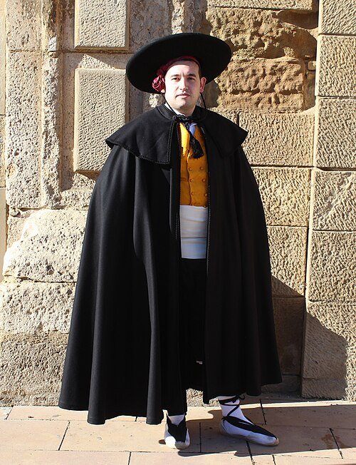 Indumentaria tradicional fragatina durante el Día de la Faldeta (Fraga)