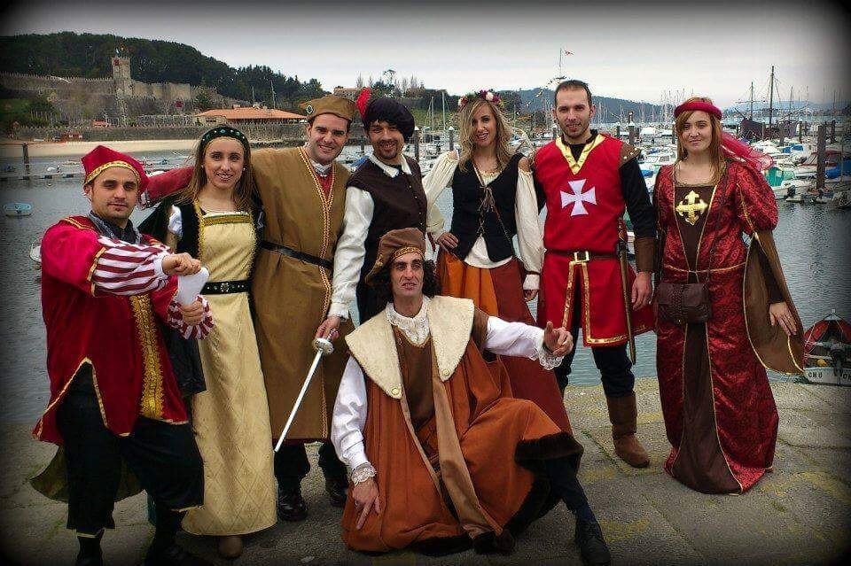 Visitantes de la fiesta de A Arribada (Baiona)