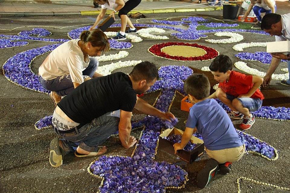 Alfombras de flores del Corpus Christi en Ponteareas (Puenteareas), Galicia
