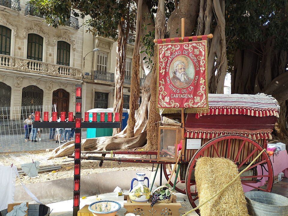 Altar efímero de las Cruces de Mayo dedicado a San Ginés de la Jara en Cartagena
