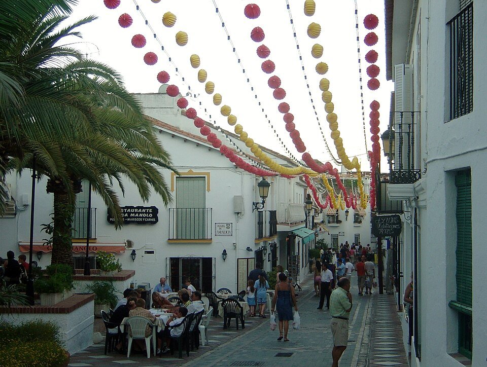 Calle típica de Benalmádena Pueblo (Málaga)