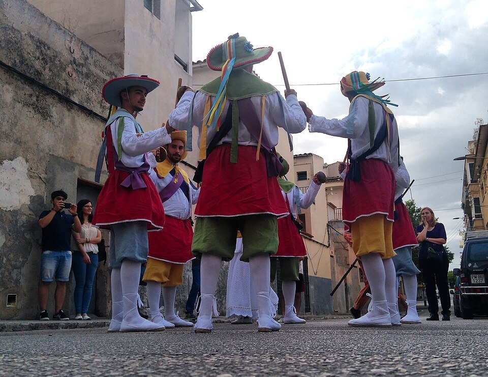 Cossiers de Manacor bailando el Ball dels Broquers