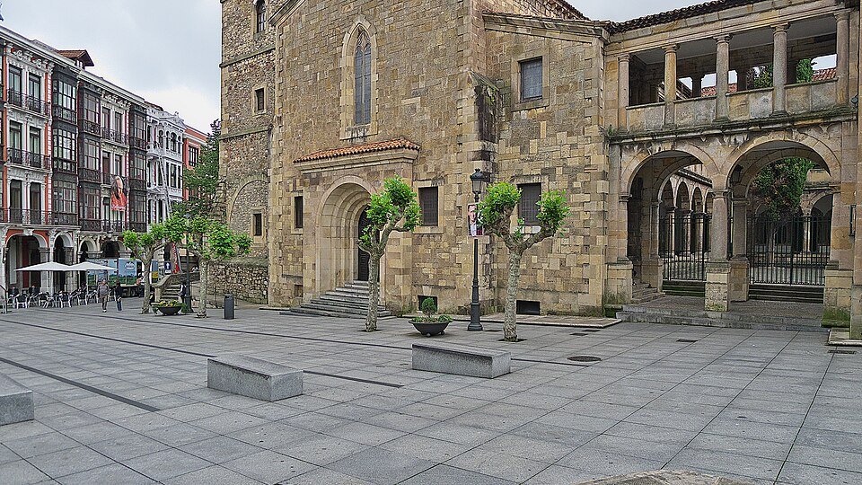 Plaza Domingo Álvarez Acebal en Avilés
