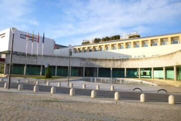Fachada del Ayuntamiento de Tres Cantos, Comunidad de Madrid