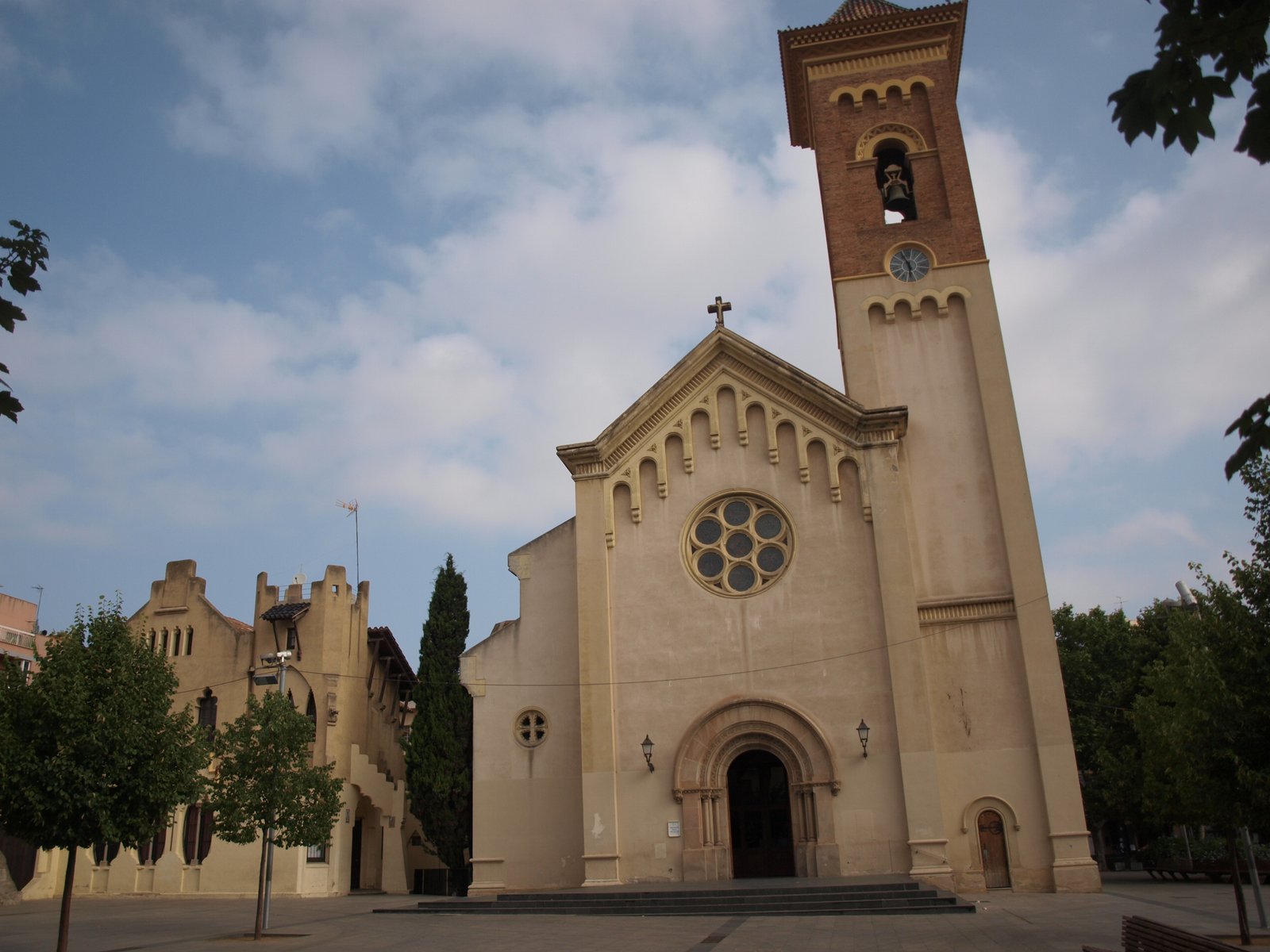 Festa de Tardor de Sant Martí 2026 en Cerdanyola: fechas y programa 1 Iglesia de Sant Martí en Cerdanyola del Vallès, fotografía de archivo de 2013