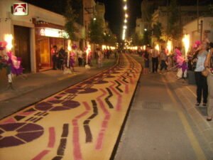Alfombras y ornamentación de la Carretera Nova de Alcanar durante las Quinquenales de 2009