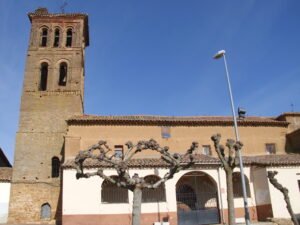 Iglesia de Santo Tomás Apóstol de Joarilla de las Matas, León, entorno de la Fiesta de los Pastores