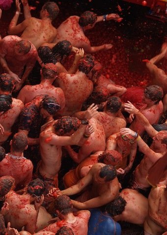 Participantes en la Tomatina de Buñol