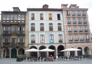 Plaza de España de Avilés, Asturias, centro histórico de la localidad