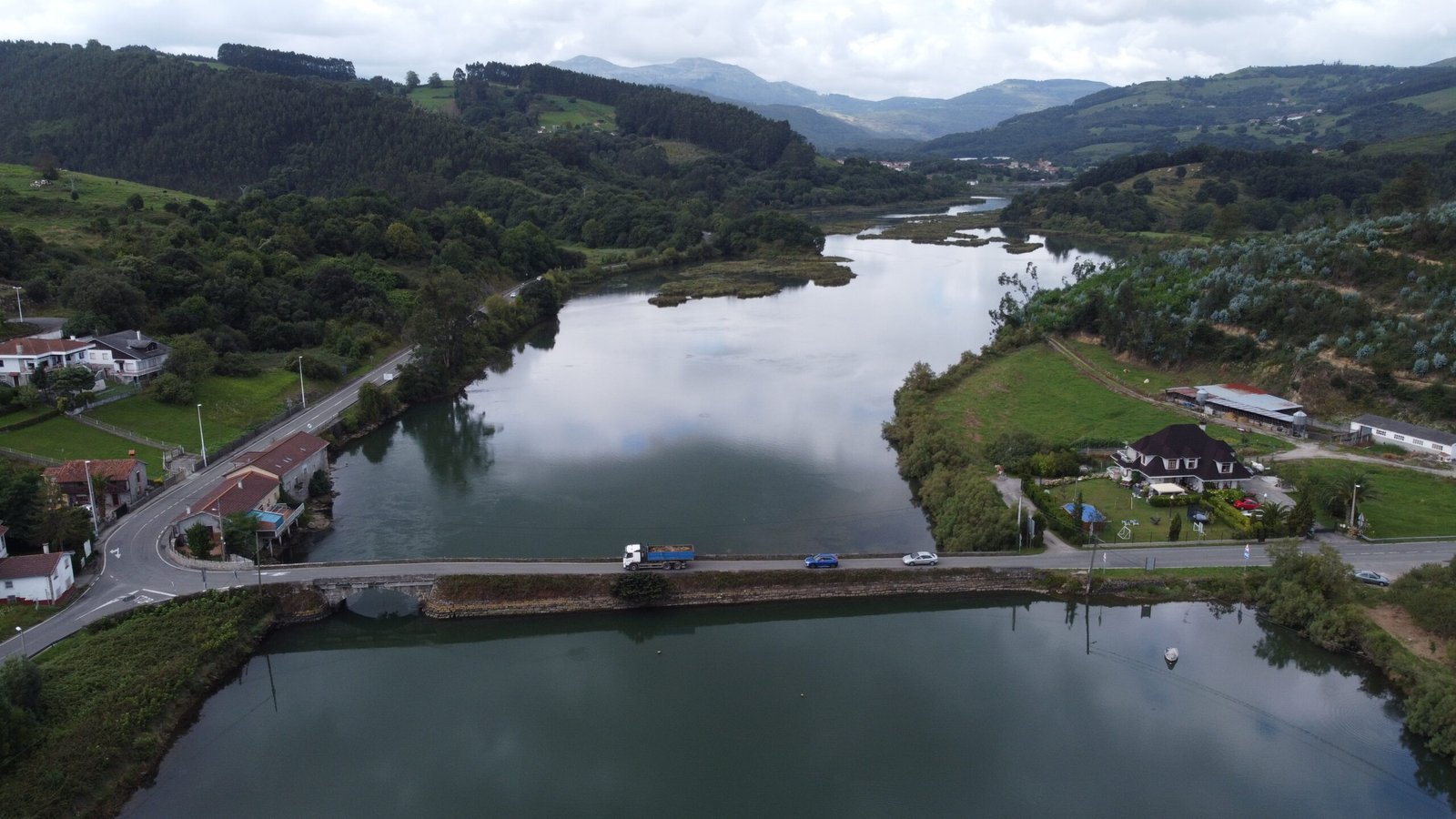 Puente del Cristo en Carasa, municipio de Voto, Cantabria; imagen del entorno, no del festejo