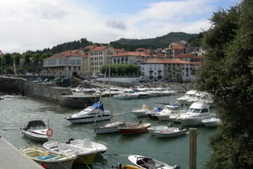 Puerto de Mundaka, Bizkaia, escenario del ambiente marinero de San Pedro