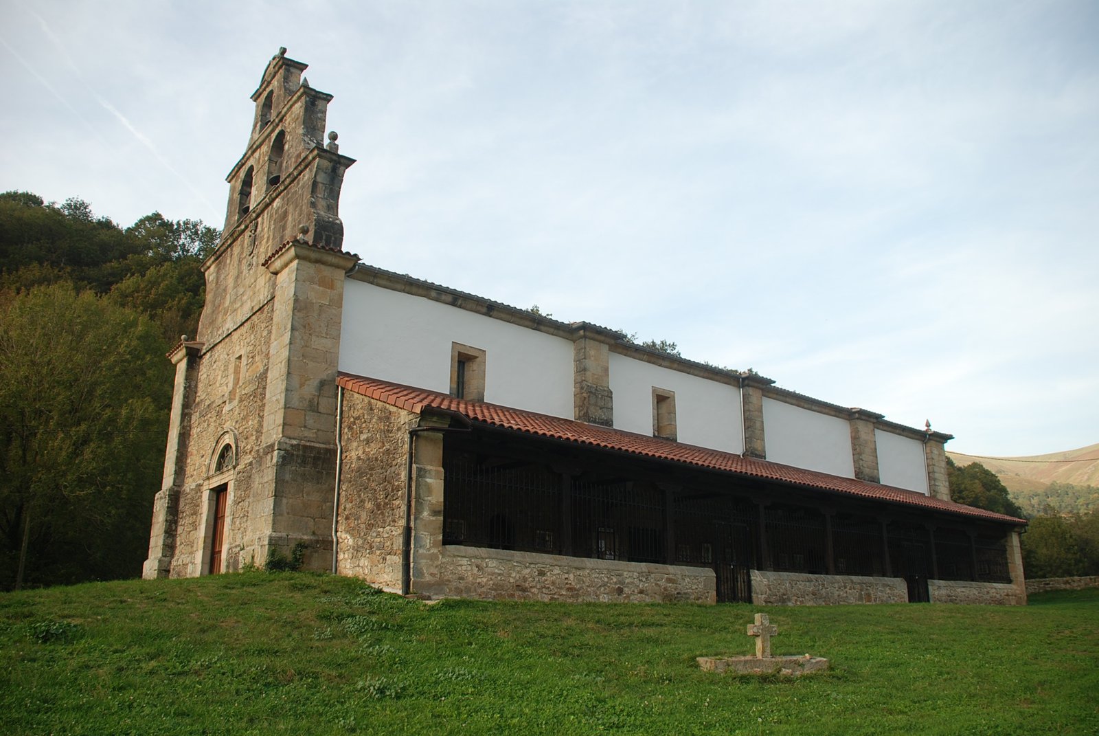 Santuario de Nuestra Señora de Valvanuz, en Cantabria, fotografía histórica de 2014