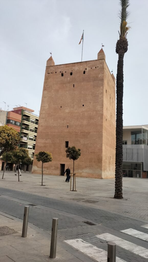 Torre del Castell de Torrent en la plaza Mayor, Valencia