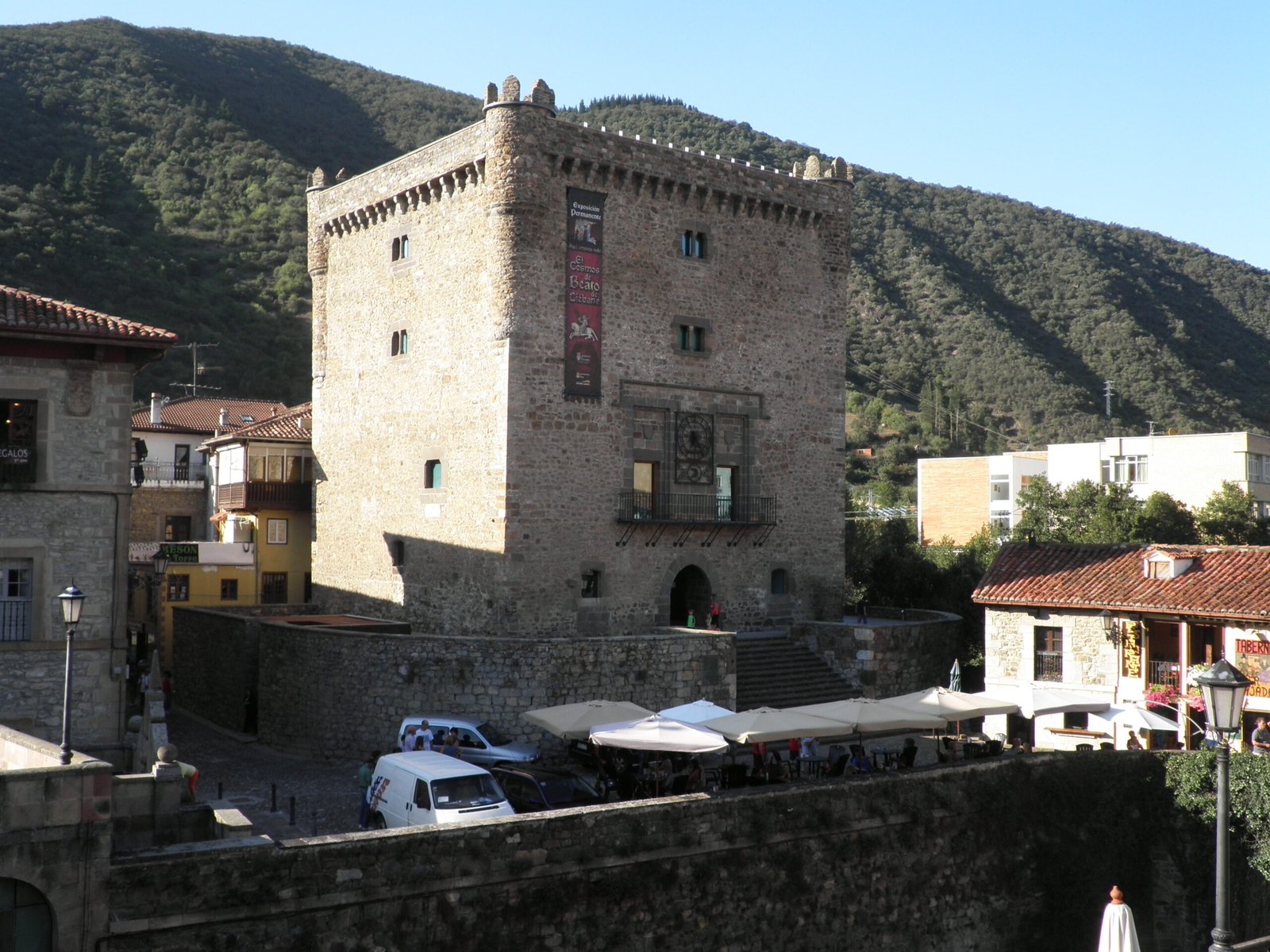 Fiestas de la Cruz en Potes: programa 2026, tradición y calendario 2 Torre del Infantado, monumento histórico de Potes, Cantabria
