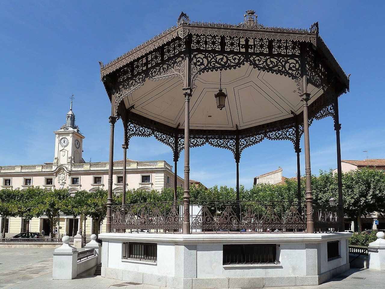 Templete en la Plaza de Cervantes de Alcalá de Henares