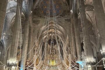 Canto de la Sibila en Palma de Mallorca 7 Interior de la Catedral de Palma decorada en Navidad