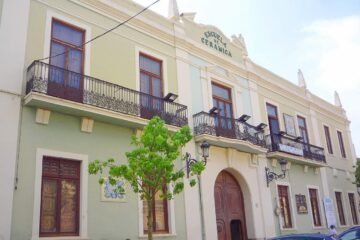Fiestas Moros y Cristianos en Manises 1 Edificio de la Escuela de Cerámica en Manises, Valencia