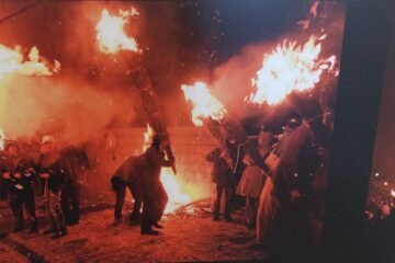 Fiesta de Los Escobazos en Jarandilla de la Vera en una edición histórica