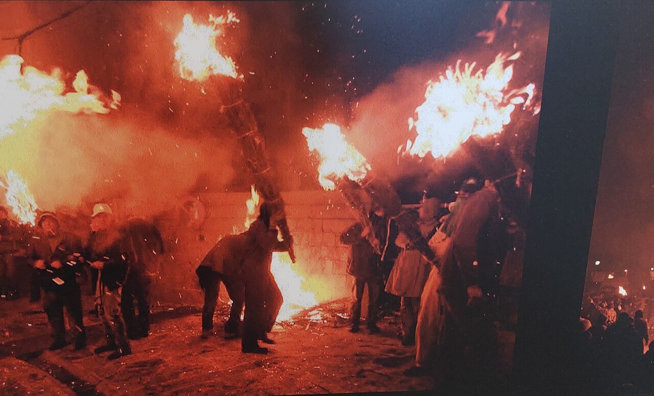 Fiesta de Los Escobazos en Jarandilla de la Vera en una edición histórica