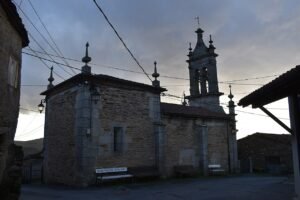 Iglesia de Santa María de Fumaces, parroquia del municipio de Riós en Ourense