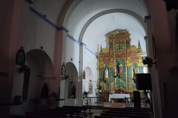 Fiesta del Vino Pagés en Sant Mateu d'Albarca 25 Interior de la iglesia de Sant Mateu d'Albarca en Ibiza